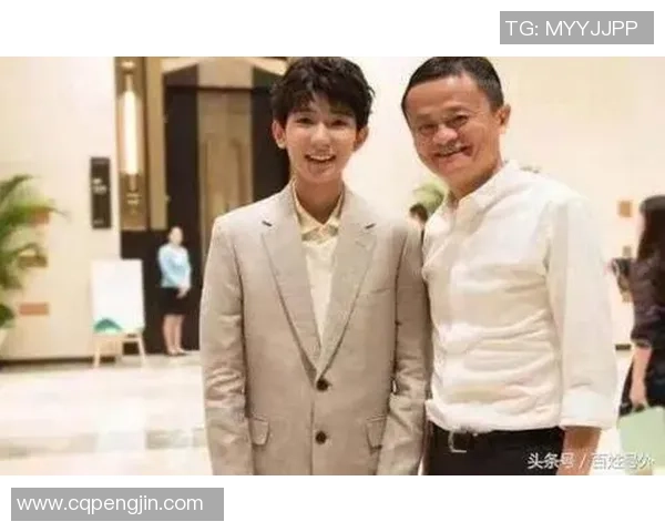 成龙与足球明星亲密互动精彩瞬间视频分享让你大开眼界